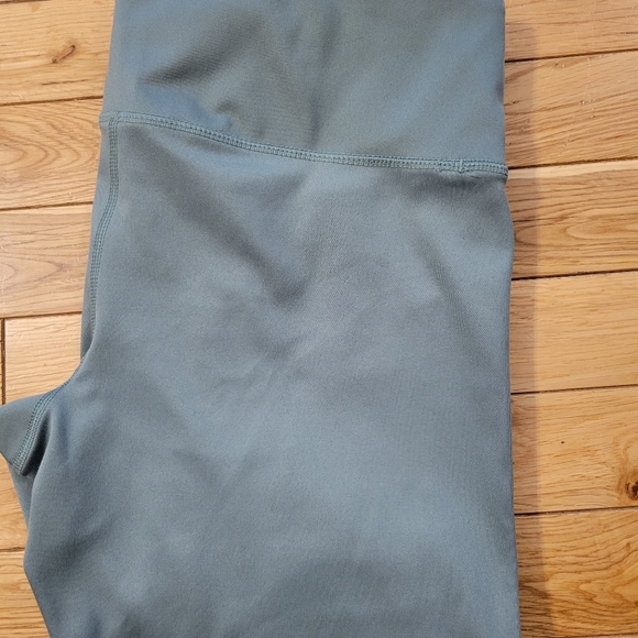 Glider capri yoga leggings - Picture 7 of 8